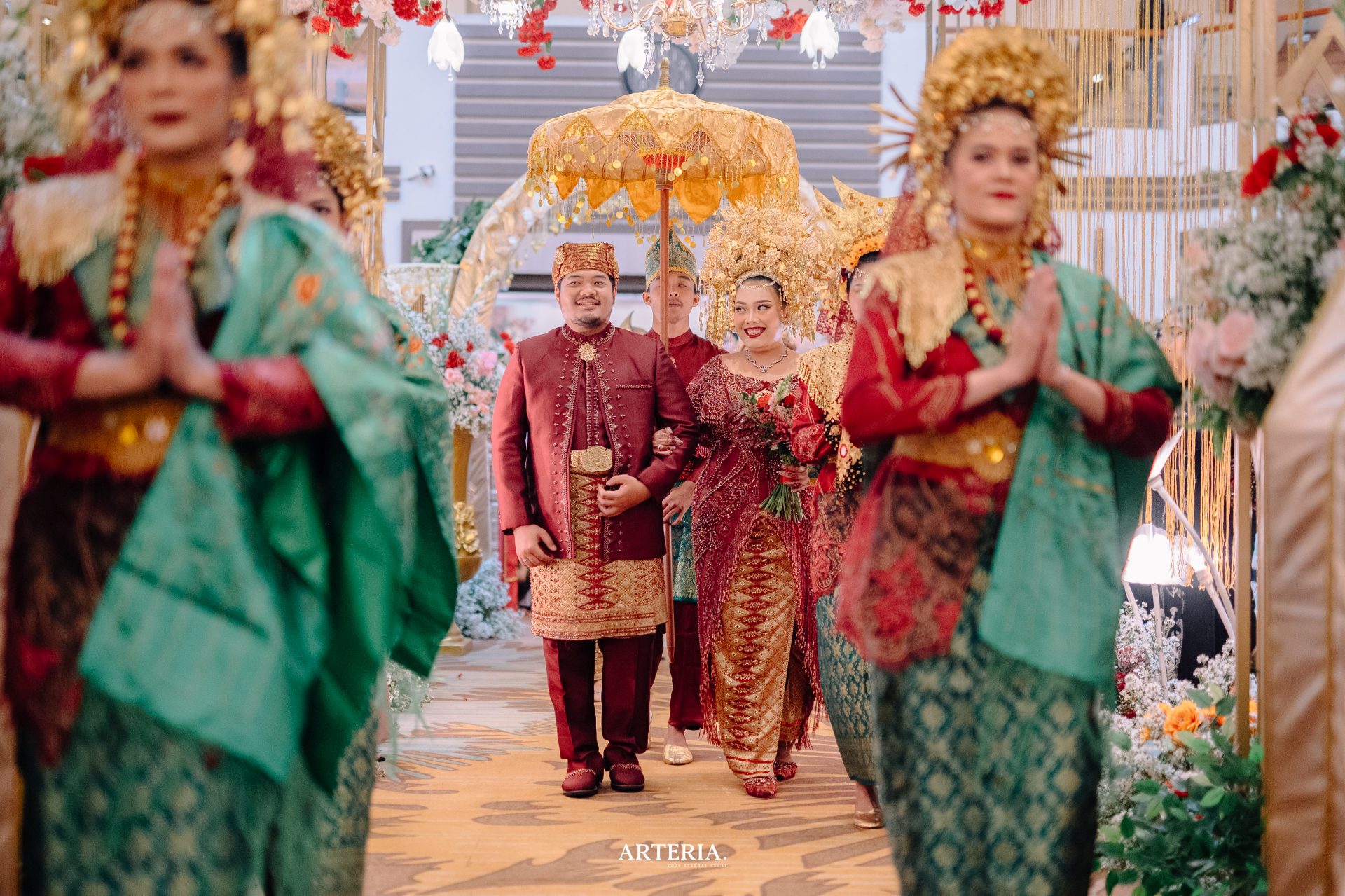 Prosesi pengantin adat Minang
