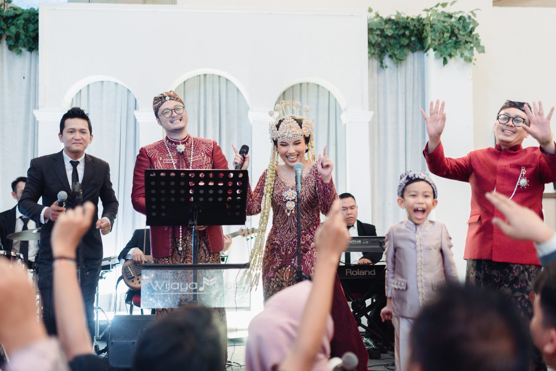 Momen pernikahan bersama Extro